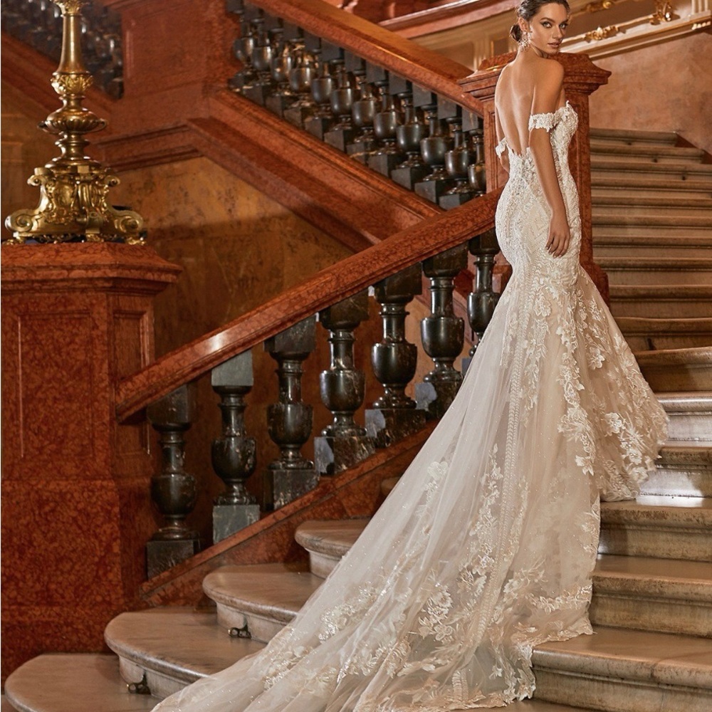 Val Stefani
Carmen Dress
Style D8272
Color:Ivory